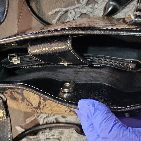 Relic Purse 🖤 - Picture 8 of 11